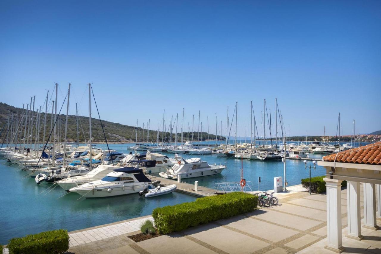 Apartment Aci Marina Cres Zewnętrze zdjęcie